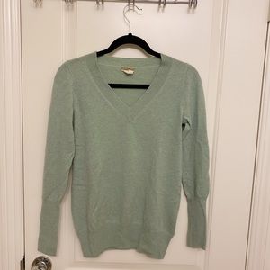 J Crew V-neck 💯% Cashmere Sweater
